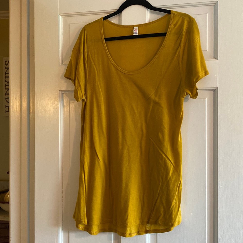 EUC Lularoe Classic tee